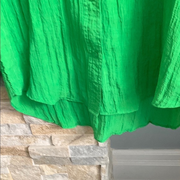Vibrant Green Button-Up Shirt - Picture 6 of 7